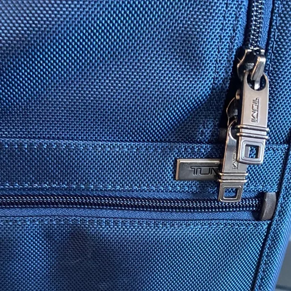 TUMI Carry On Navy Travel Luggage telescopic handle - Picture 8 of 16